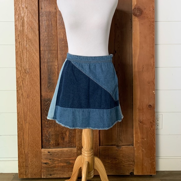 FOREVER 21 Denim Patchwork 70’s Mini Skirt Size XS - Picture 2 of 4